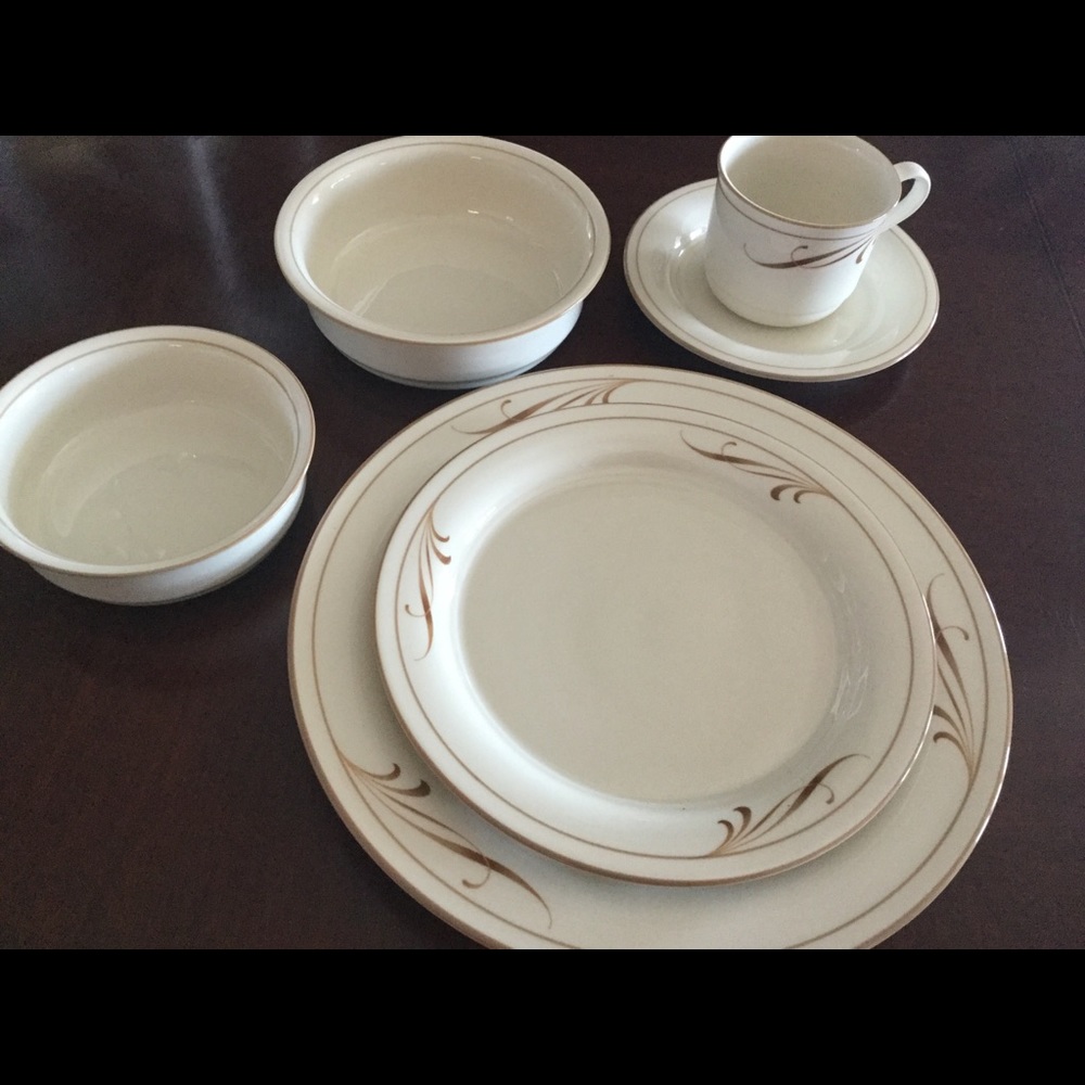Lenox Chinastone Beige Brushstrokes & Pinstripes